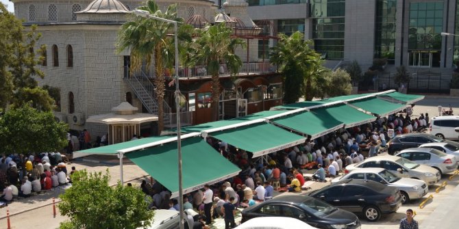 Akdeniz Belediyesi, Hal Camii önüne tente kurdu
