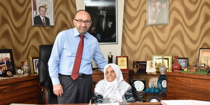 Kadriye anneden Başkan Üzülmez’e teşekkür