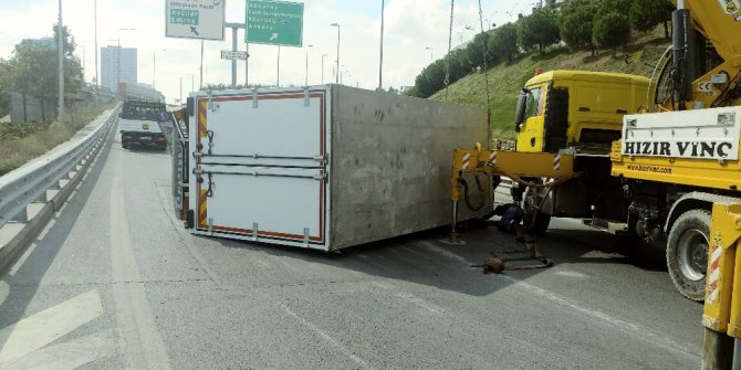 TEM bağlantı yolunda yaşanan kaza trafiği felç etti
