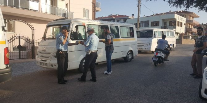 Ayvalık’ta trafik ekiplerinden öğrenci servislerine sıkı denetim