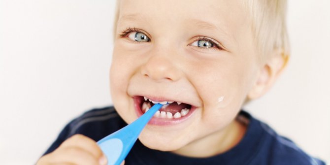 Çocuklarda okul öncesi diş çürüklerine karşı fissür önlemi