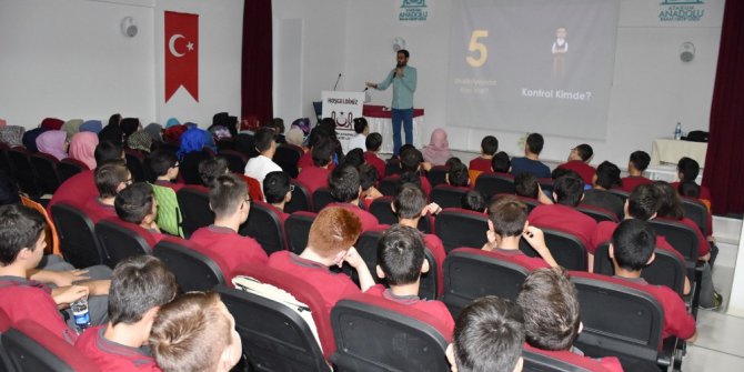 12’nci sınıf öğrencilerine ‘motivasyon’ semineri