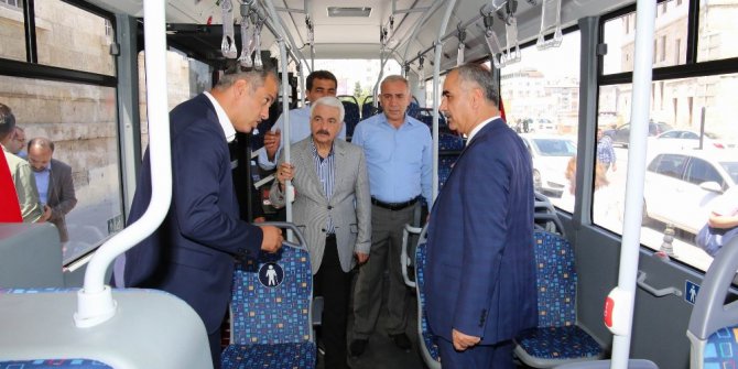 Halk otobüslerinin rengi kırmızı-beyaz olacak