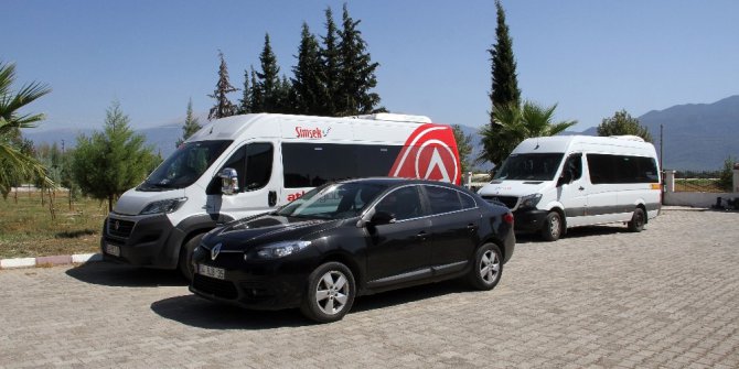 Okul servisiyle kaçak göçmen taşıdılar