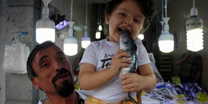 Havalar serinledi, balık tezgahları şenlendi