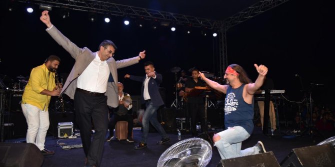 Ünlü sanatçılar Sarıgöl’de sahne aldı