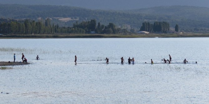 Beyşehir’in sahildeki parklarına yoğun ilgi