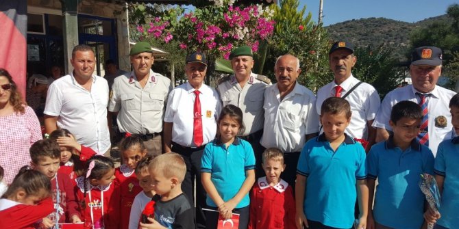 Gazileri bağırlarına bastılar