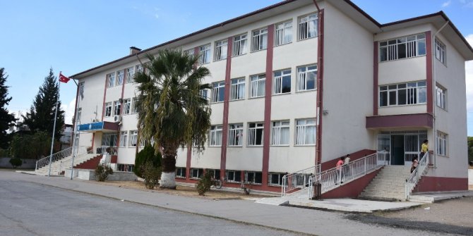 Nazilli Belediyesi okullara desteğini sürdürüyor