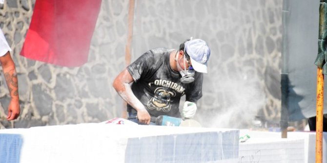 Taşlar yetenekli ellerde sanat eserine dönüşüyor