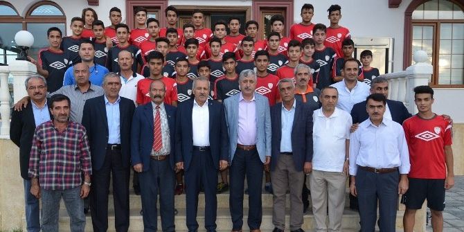 Milletvekili Şahin, Şehit Ömer Halisdemir Gençlik Merkezini Ziyaret Etti