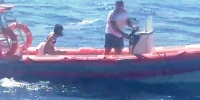 Denizde sürüklenen kadını itfaiye cankurtaran botu kurtardı