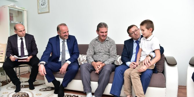 Akgül şehit ailelerini ziyaret etti