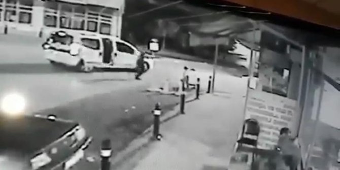 Çocuğuna sarıldığı sırada başından vuruldu