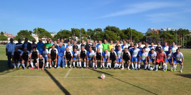 Kırkağaç’ın efsane futbolcuları yıllar sonra sahada