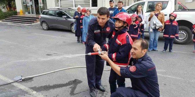 Engelli çocuklar İtfaiyecilik Haftası’nda yangın tatbikatına katıldı