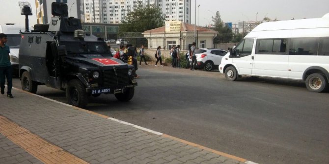 Öğrencinin öldüğü okulun önünde yoğun güvenlik önlemi