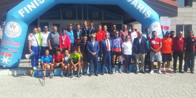 Tekerlekli kayakçılar FIS için yarıştı