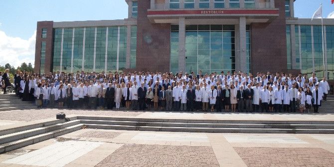 Esogü Tıp Fakültesi Beyaz Gömlek Giyme Töreni Gerçekleşti
