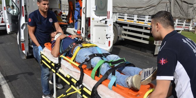 Kırmızı ışıkta zincirleme kaza: 3 yaralı