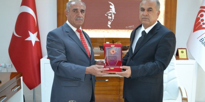 Şehit yakınları ve gazilerden Aile ve Sosyal Politikalar İl Müdürü Bulut’a plaket