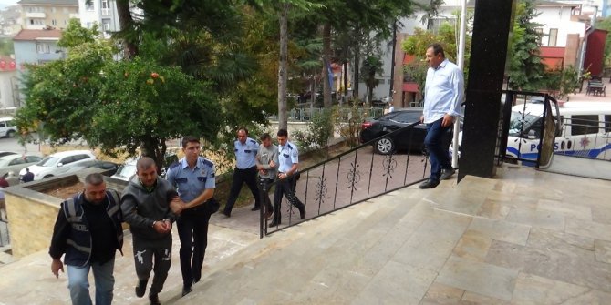 Çalıntı araçla yakalanan 2 şüpheli adliyeye sevk edildi