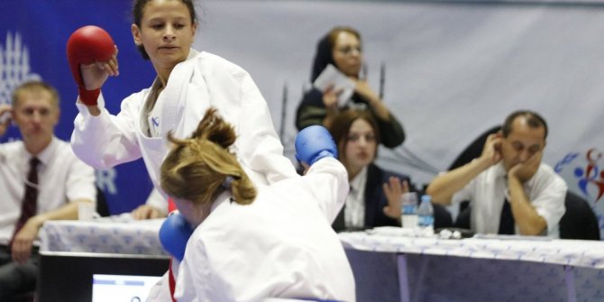 Kağıtsporlu kareteciler 3’ü altın olmak üzere 7 madalya kazandı