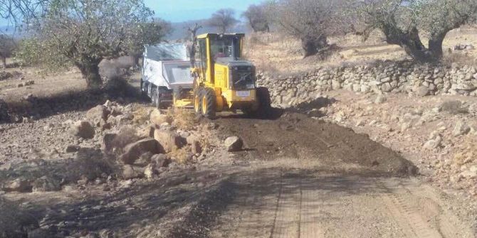 Yunusemre’de Ova Yolları Yapılıyor