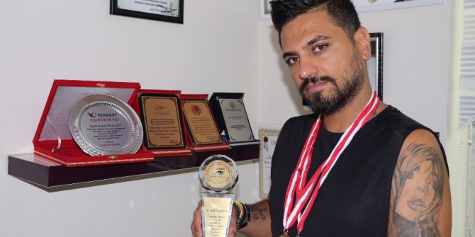 Diyarbakır’da berberdi, şimdi dünyaya güzellik eğitimi veriyor