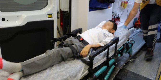 Okuldaki demir kapı az kalsın öldürüyordu