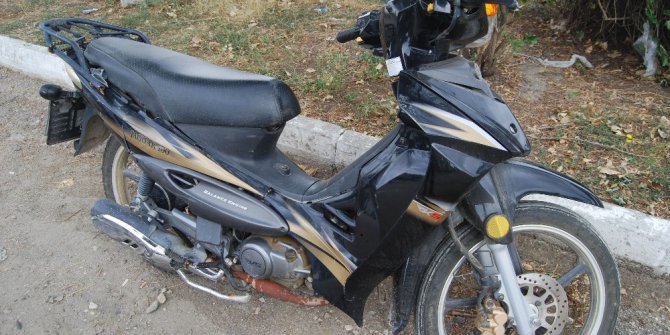 Otomobille çarpışan motosikletli yaralandı