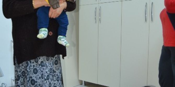 Beşikdüzü’ndeki Selde Torunlarıyla Birlikte Ardıçatak Mahallesinde Mahsur Kalan Babaanne Kurtarıldı