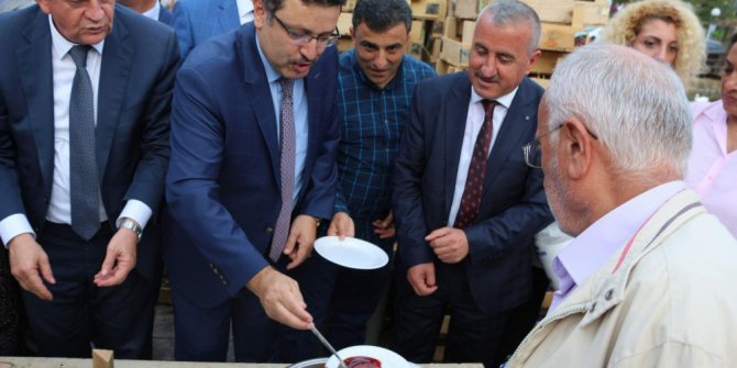 Trabzon’da bedava üzüm izdihamı