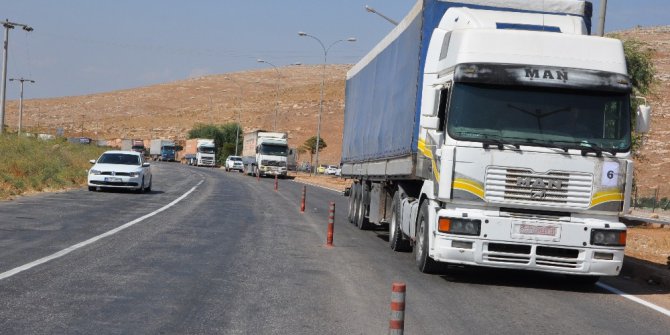 BM’nin 13 yardım tırı Suriye’ye geçti
