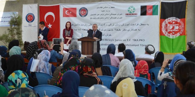 Türkçe ve meslek edindirme kurslarını bitiren Afgan öğrenciler sertifikalarını aldı