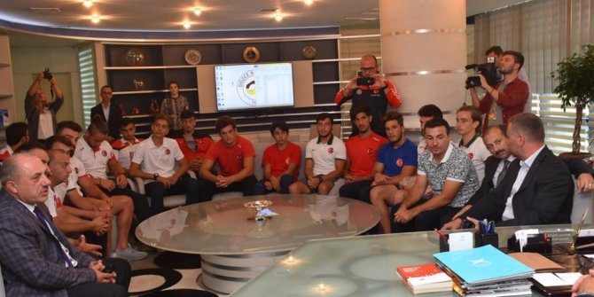 Rafting milli takımı Başkan Keleş’i ziyaret etti