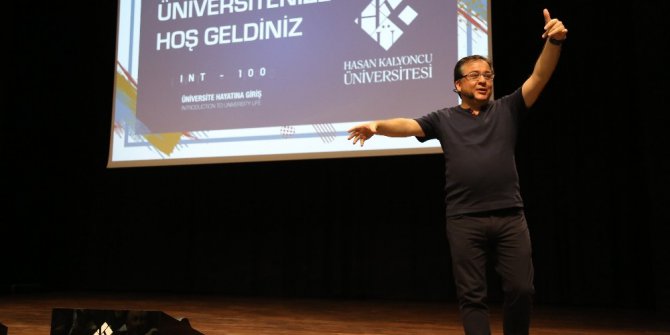 İletişim uzmanı HKÜ’nün yeni öğrencileriyle buluştu