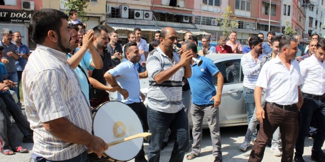 Ayakkabı işçileri davul zurnalı eylem yaptı