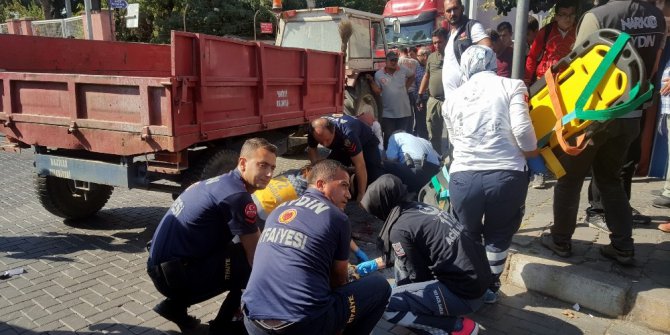 Okul çevresindeki narkotik denetiminden kaçan şüpheliler kaza yaptı