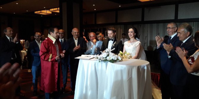 Özsoy ve Aktaş ailelerinin mutlu günü