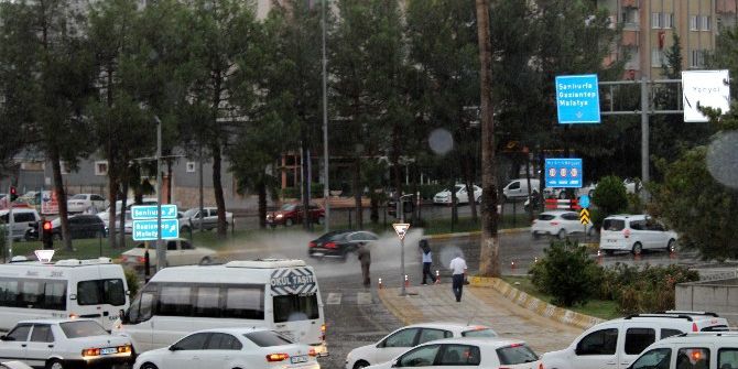 Adıyaman’da, Şiddetli Yağmur Ve Dolu Yağışı