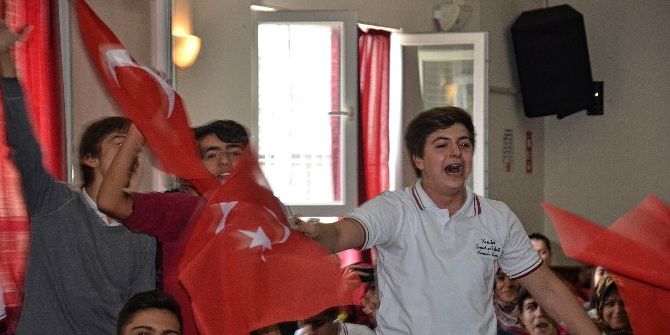 Tankın Önüne Yatan Metin Doğan: "Yine Olsa Yine Yatarım "