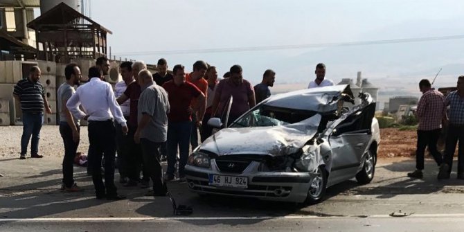 Odun yüklü kamyona otomobiliyle arkadan çarpan sürücü öldü
