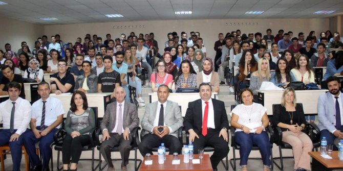 Yeni öğrencilerle oryantasyon toplantısı yapıldı