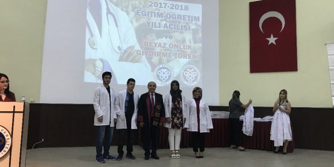 Tıp Öğrencilerine Beyaz Önlük Giydirme Töreni Yapıldı