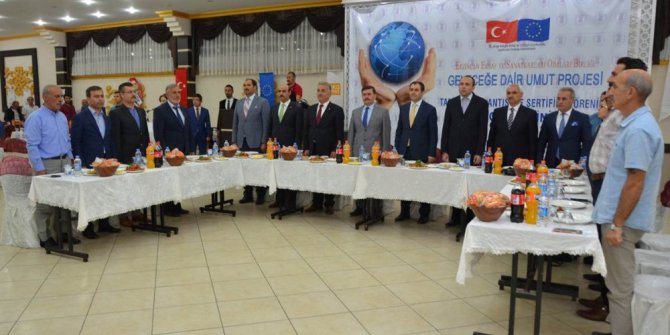 Mesleki eğitimlerini tamamlayan bayan ve engelli bireylere sertifikaları teslim aldı