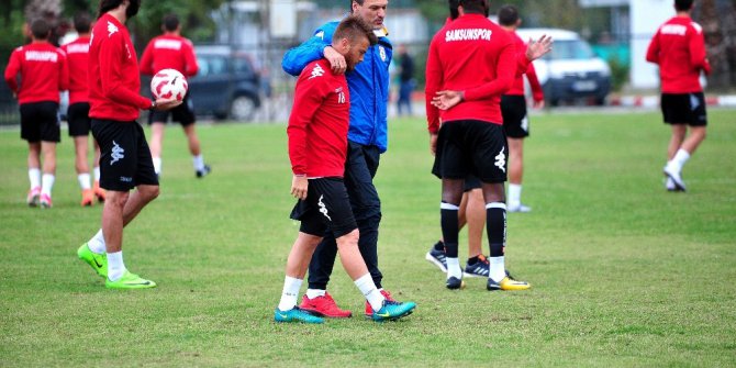 Alpay Özalan’ın istifası yılan hikayesine döndü