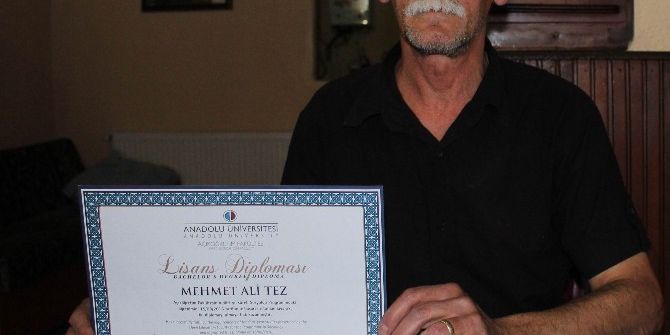 Üniversiteyi Kahvehanede Bitirdi