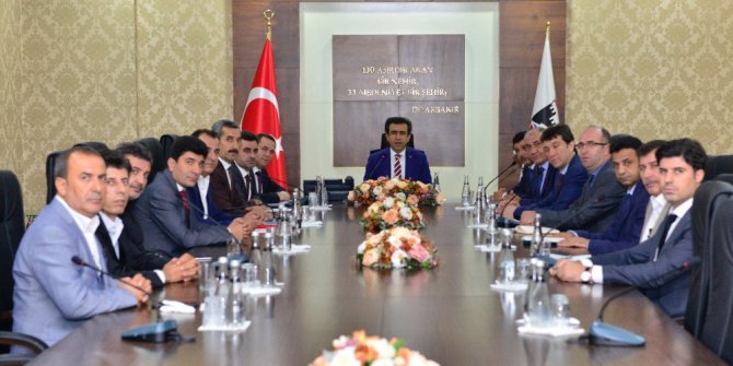 Vali Güzeloğlu, TİOSB müteşebbis heyeti ve yönetim kurulu toplantısına başkanlık yaptı