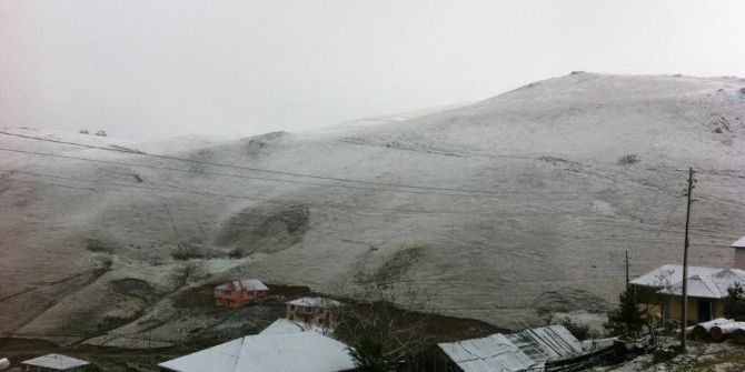 Giresun’un Yüksek Kesimlerine Mevsimin İlk Karı Düştü